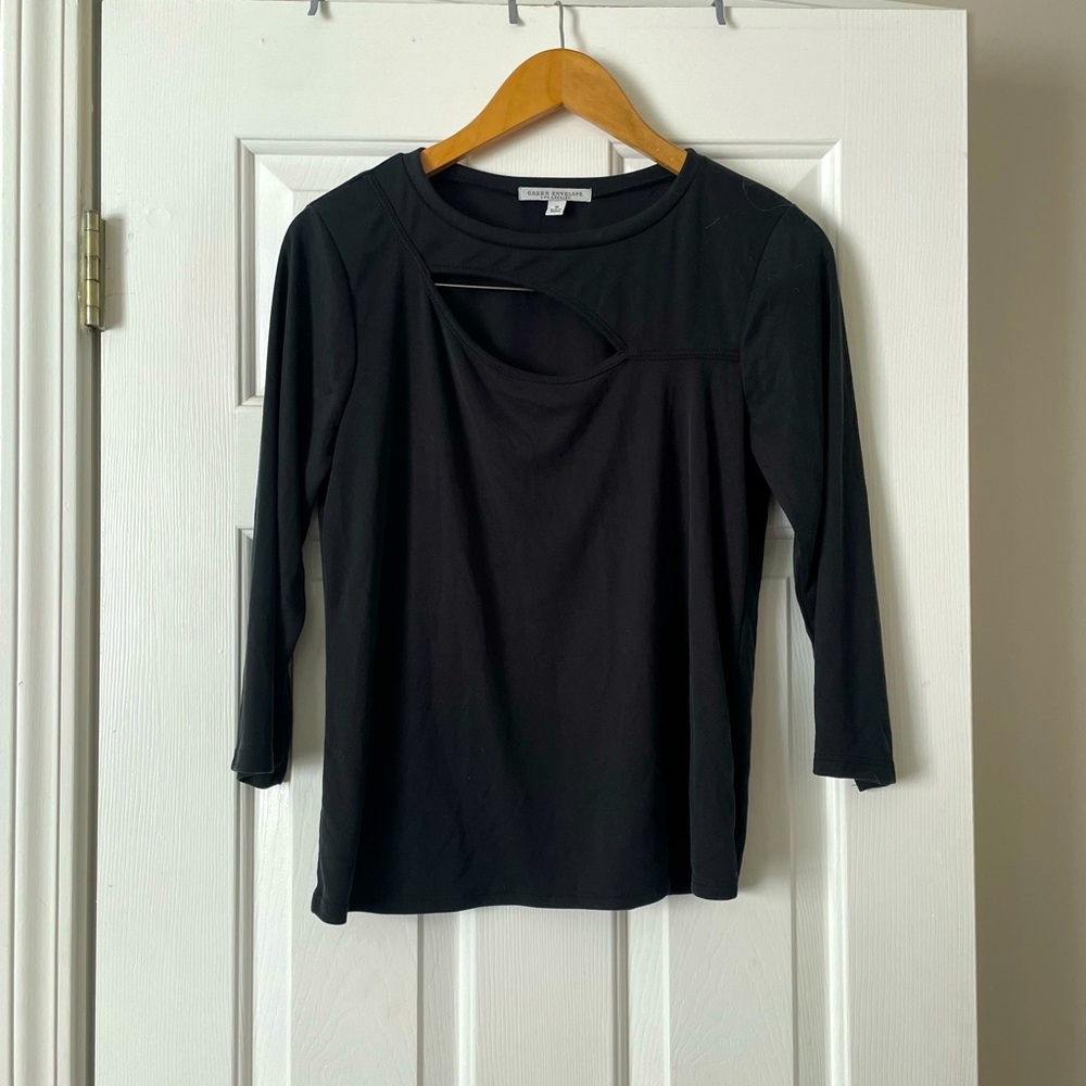 Green Envelope Black 3/4 sleeve top with keyhole cutout 🐾 0166